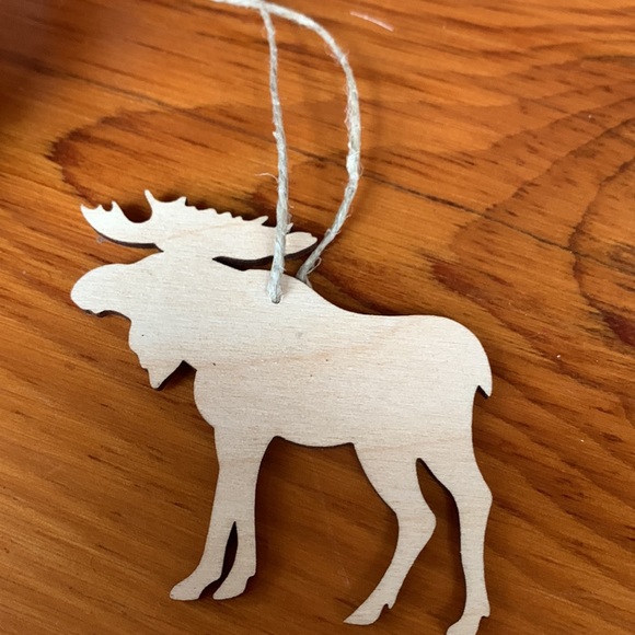 Holiday ornaments from 5 green wooden mittens, 2 red & four laser cut or… - Picture 5 of 8